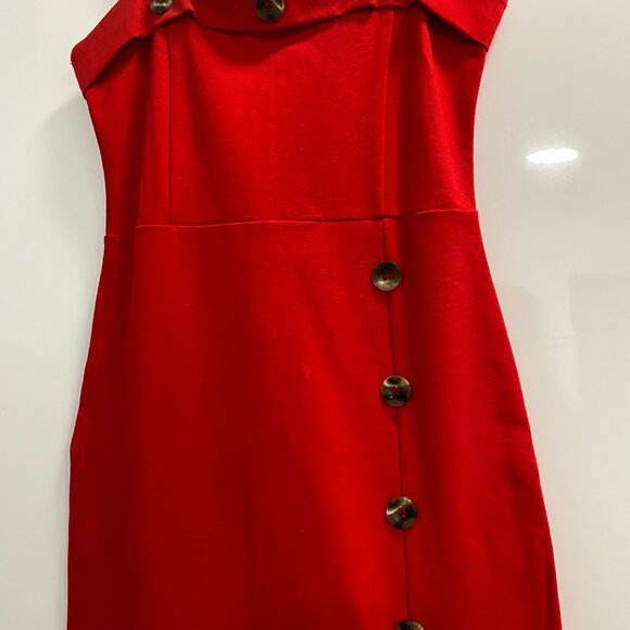 ✴️🏷️2/$12- Strap Red Dress with Wood Buttons - Size M - Picture 2 of 5